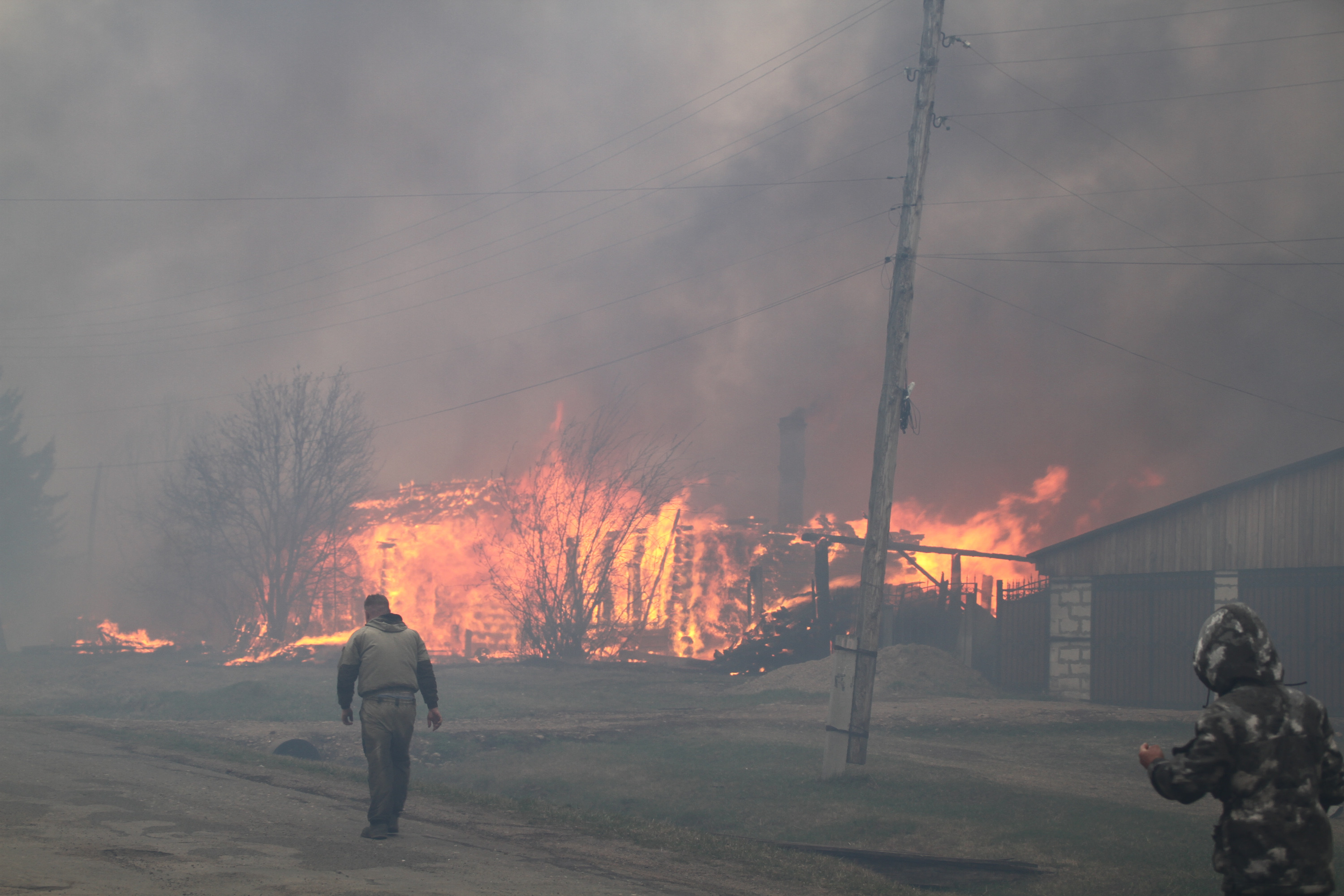 В Иркутской области сгорело больше 40 домов в двух поселках