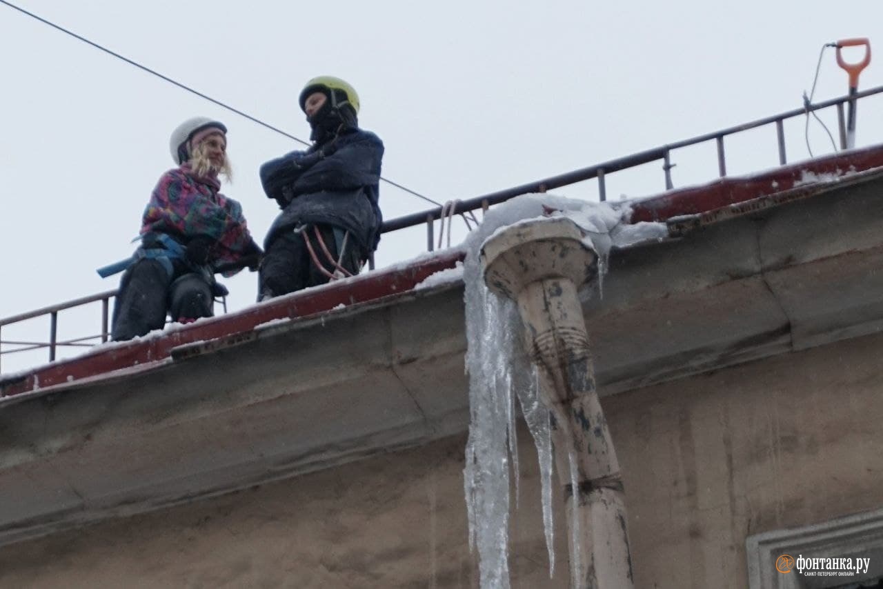 Холодный чердак — не панацея. Оборудованные крыши в Петербурге присоединились к сосулечному флешмобу