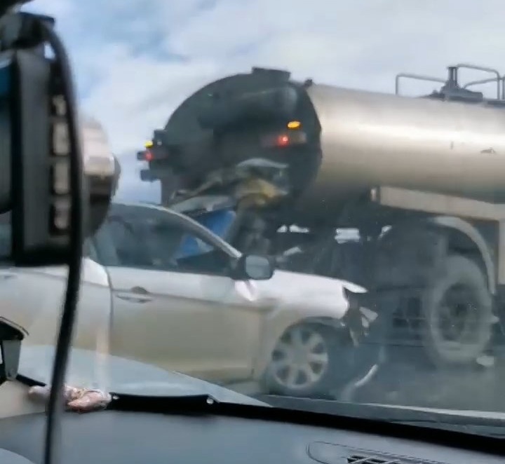 Скриншот видео из группы <a href="https://vk.com/wall-68471405_16518954" class="_ io-leave-page" target="_blank">«ДТП и ЧП | Санкт-Петербург»</a>