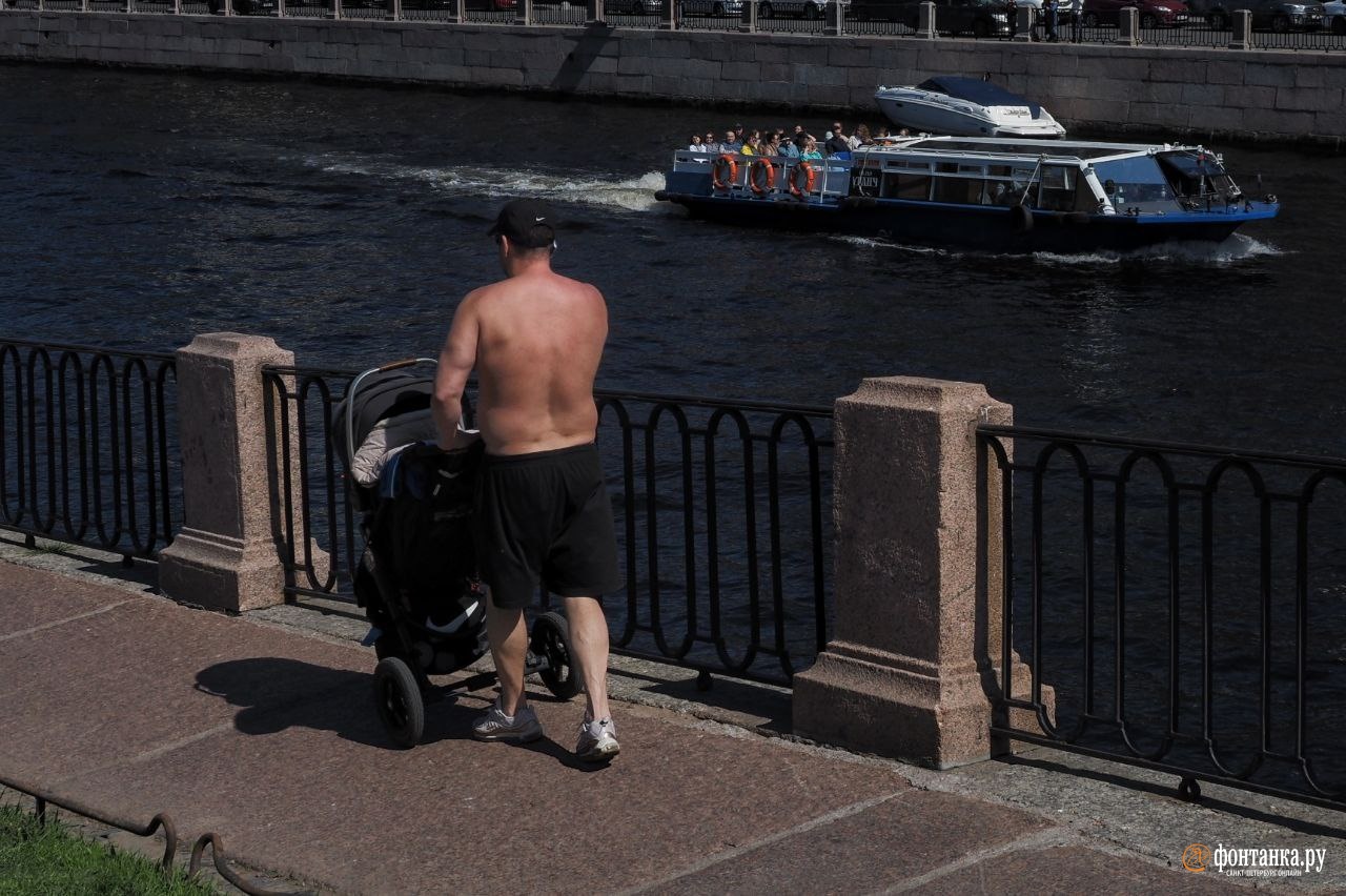 Население петербурга на 2024 год. Питер летом. Санкт Петербург летом люди. Жара в Питере. Питер сейчас.
