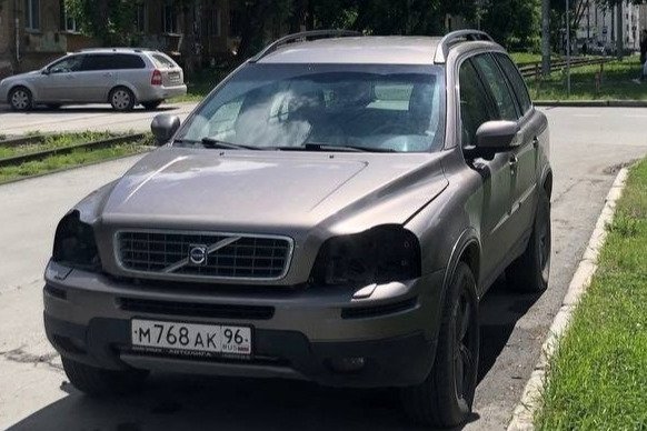 Теперь — и Volvo. С иномарок в Екатеринбурге продолжают нагло снимать фары