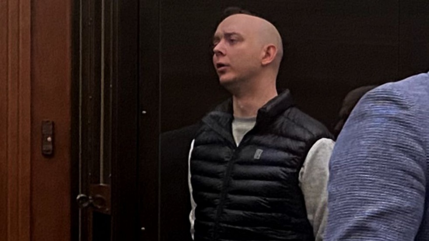 Журналиста Ивана Сафронова приговорили к 22 годам колонии по делу о госизмене. Видеорепортаж