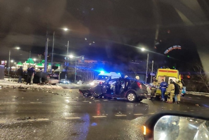 Травмы получили три человека Травмы получили три человека