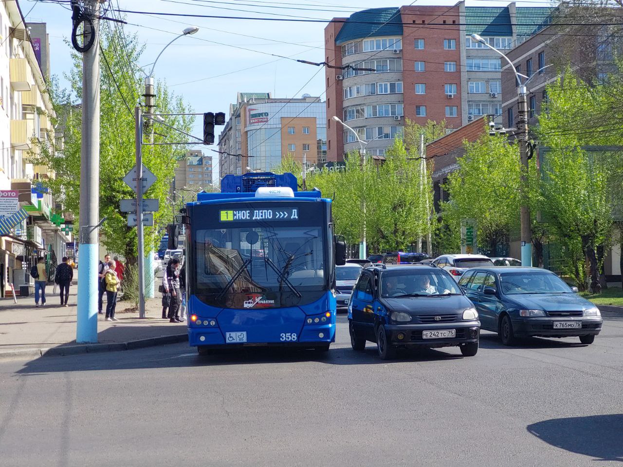 ДТП с троллейбусом спровоцировало пробку на улице Бутина в Чите