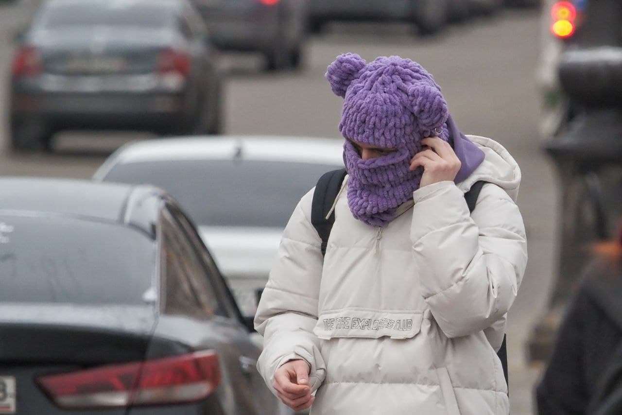 Инопланетяне и чудища на улицах Петербурга. Как коронавирус и мороз сделали балаклавы новым зимним трендом