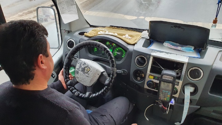Сделал вид, что хочет оплатить проезд: в Ярославле пассажир ограбил водителя автобуса