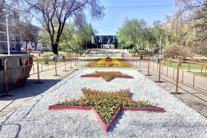 Работы на городских клумбах начались в апреле Работы на городских клумбах начались в апреле