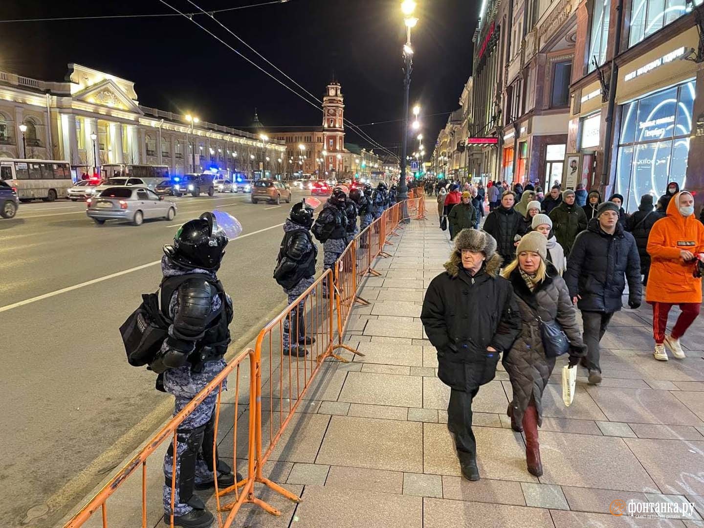 Новости с украины когда закончится. Площадь. Митинг в СПБ на Гостином дворе. Питер Гостиный двор митинг.