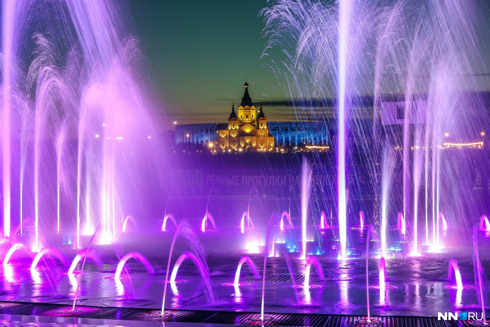 Триумф воды и света. Любуемся самыми красивыми фонтанами Нижнего Новгорода (и рассказываем, где их найти)