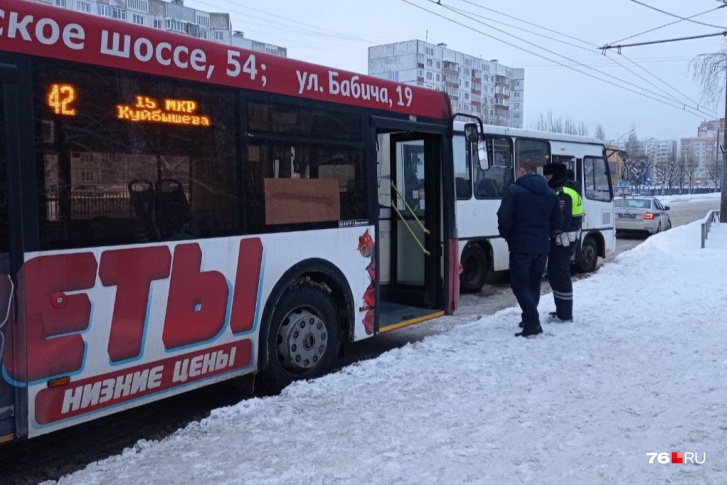 На Ленинградском проспекте в Ярославле в этом году произошло уже несколько ДТП с участием автобусов На Ленинградском проспекте в Ярославле в этом году произошло уже несколько ДТП с участием автобусов
