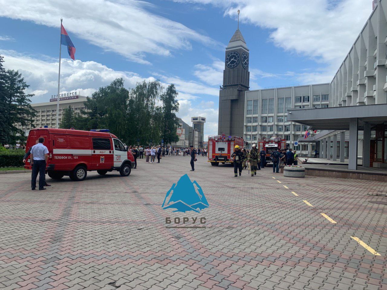 В мэрии Красноярска начался пожар — всех сотрудников вывели на улицу