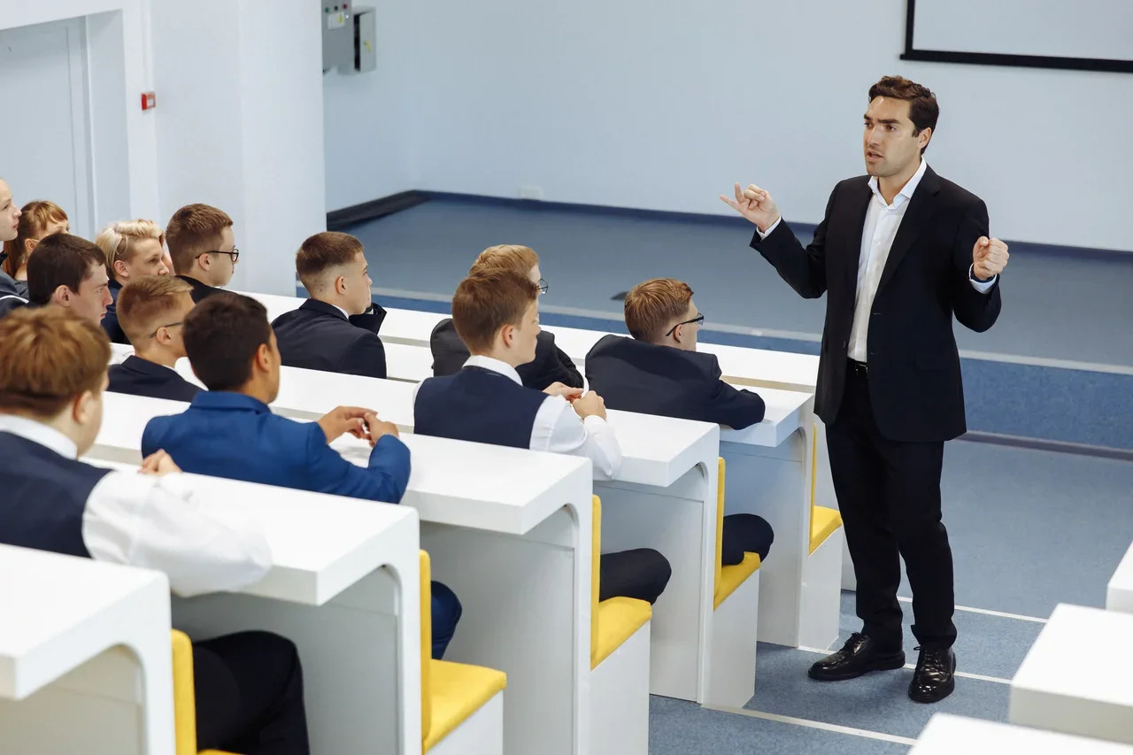 Лидеры IT-отрасли в Челябинске тоже заботятся о подрастающем поколении, устраивают экскурсии в свои офисы, проводят открытые лекции в школах города