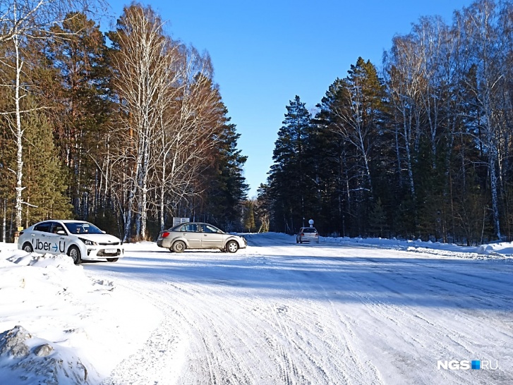 Ребенка нашли на перекрестке дорог, которые ведут к разным поселкам