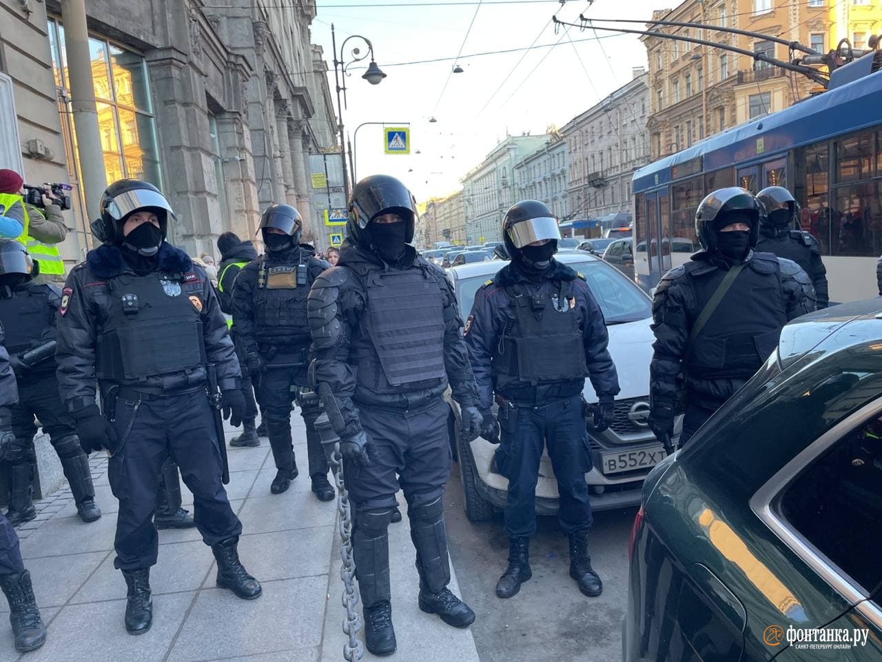 Мероприятия в петербурге 4 ноября. Новости СПБ. Митингующие. Питер против войны. Один против всех фото.