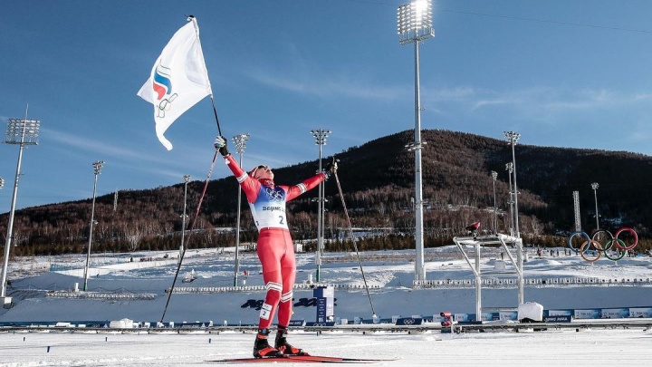 Лыжник Александр Большунов завоевал серебро в гонке на 15 километров