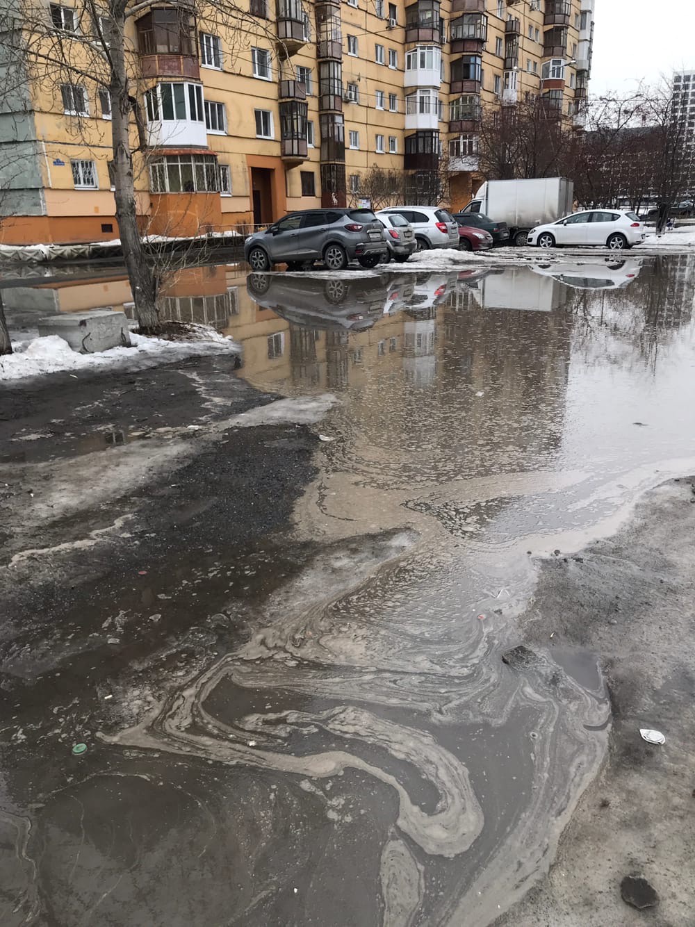 Двор у домов <nobr class="_">№ 17–19</nobr> по улице Муравленко Двор у домов <nobr class="_">№ 17–19</nobr> по улице Муравленко