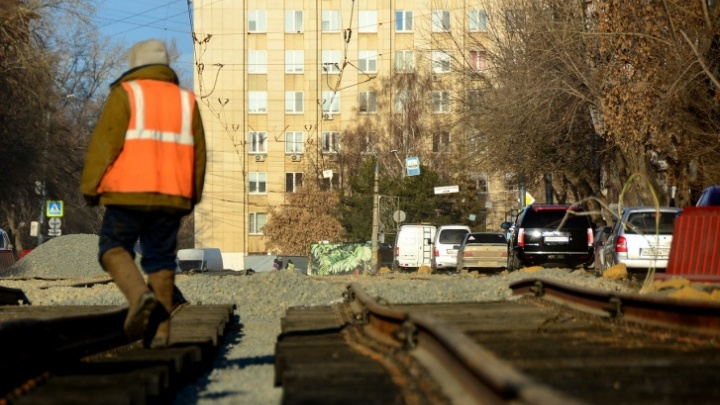 В Челябинске сорвали первоначальные сроки ремонта трамвайных путей на Цвиллинга
