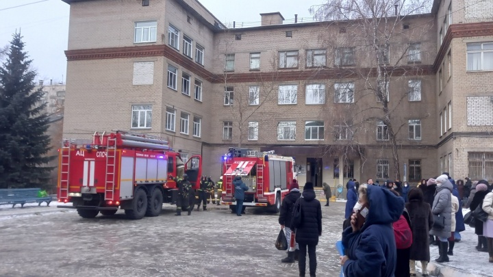 Из челябинской больницы из-за пожара эвакуировали 140 человек