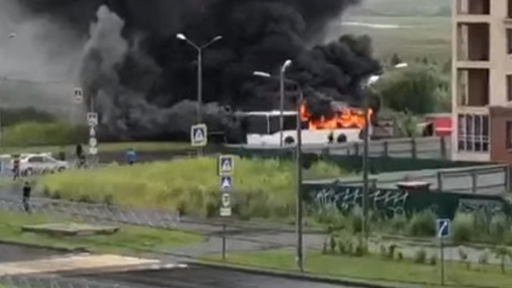 В Северодвинске утром загорелся автобус