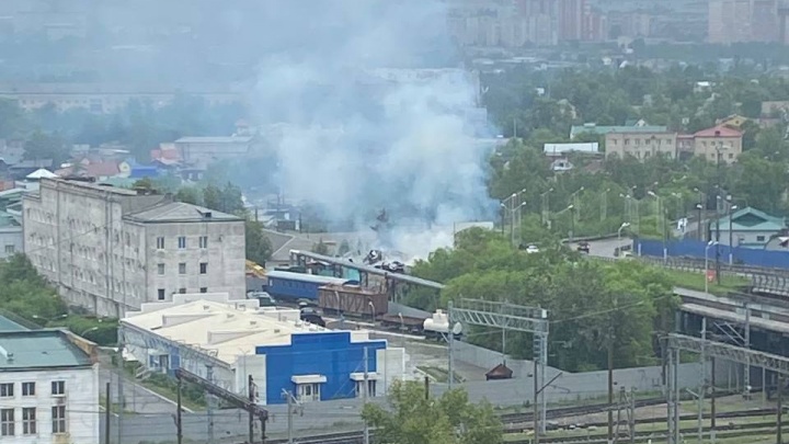 Крыша кафе загорелась в районе ТРЗ в Чите