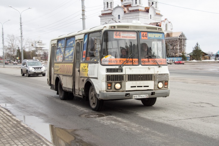 Планировалось, что с сегодняшнего дня автобусы вернутся к привычным маршрутам, но работы на дороге продлили Планировалось, что с сегодняшнего дня автобусы вернутся к привычным маршрутам, но работы на дороге продлили
