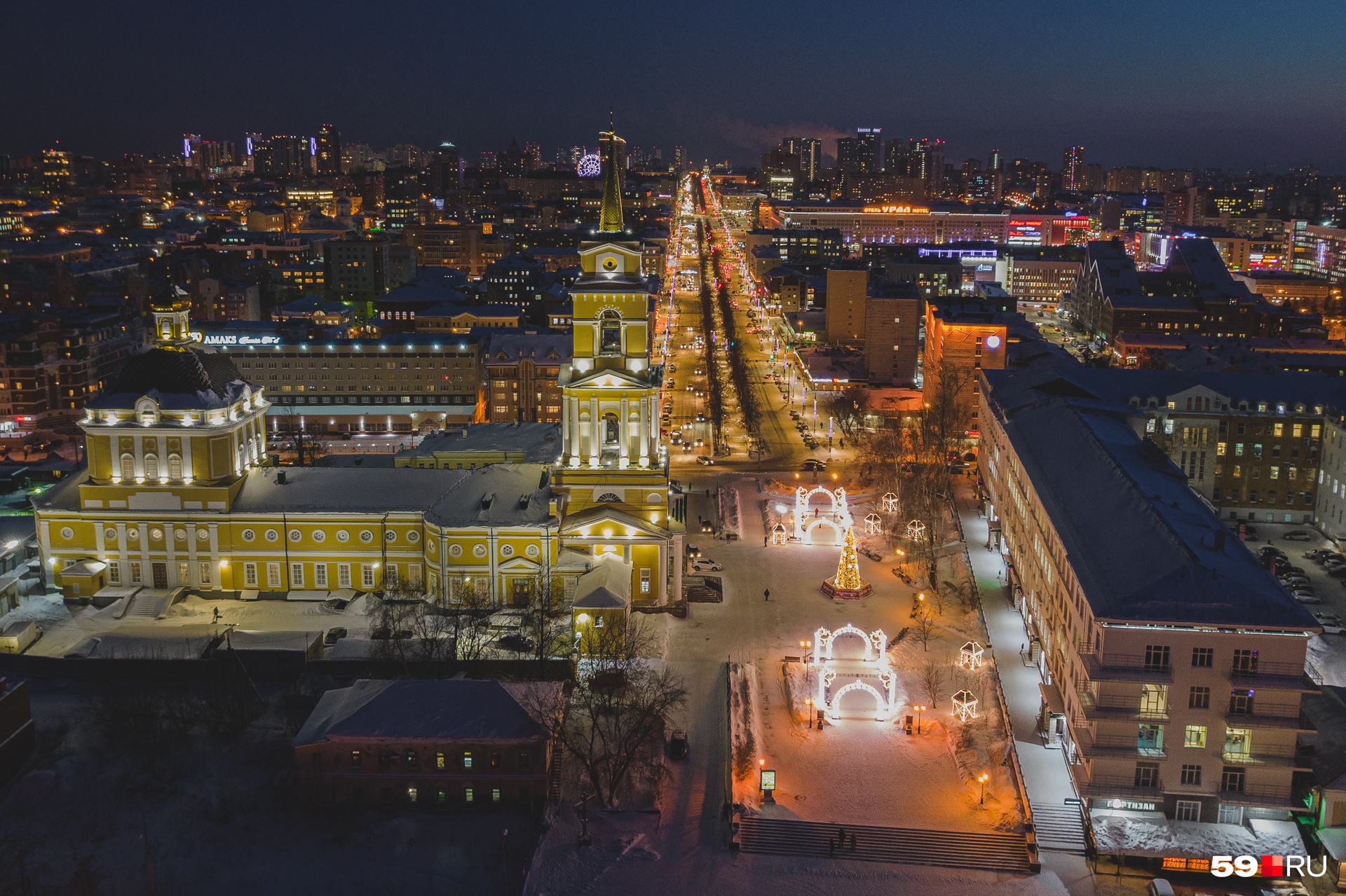 Вся Пермь сейчас выглядит яркой и сияющей Вся Пермь сейчас выглядит яркой и сияющей