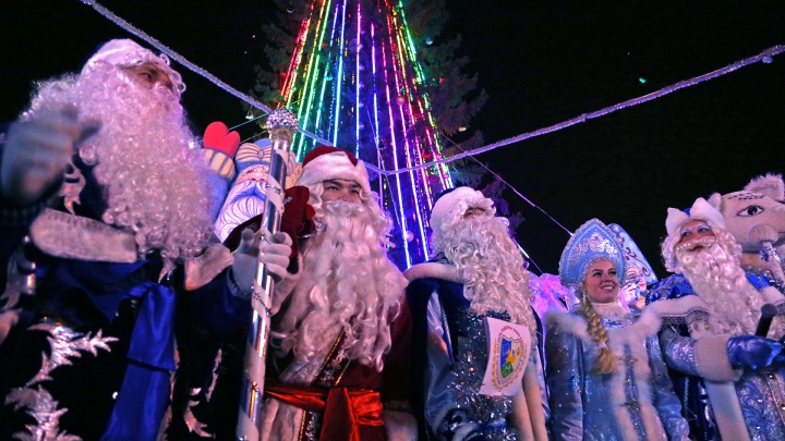 Забыли про пандемию: в Уфе пройдет новогодний фестиваль и парад Дедов Морозов