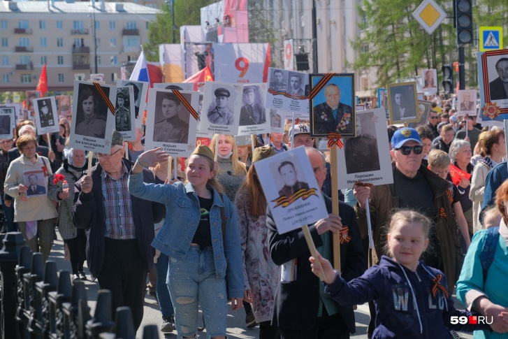 Шествие колонны «Бессмертный полк» началось в 11:00 Шествие колонны «Бессмертный полк» началось в 11:00