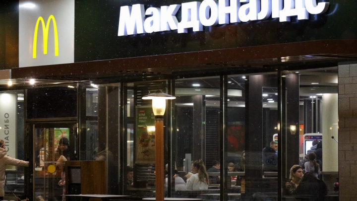 В Казани продолжает работать McDonald’s, несмотря на громкие сообщения о закрытии. Что происходит?