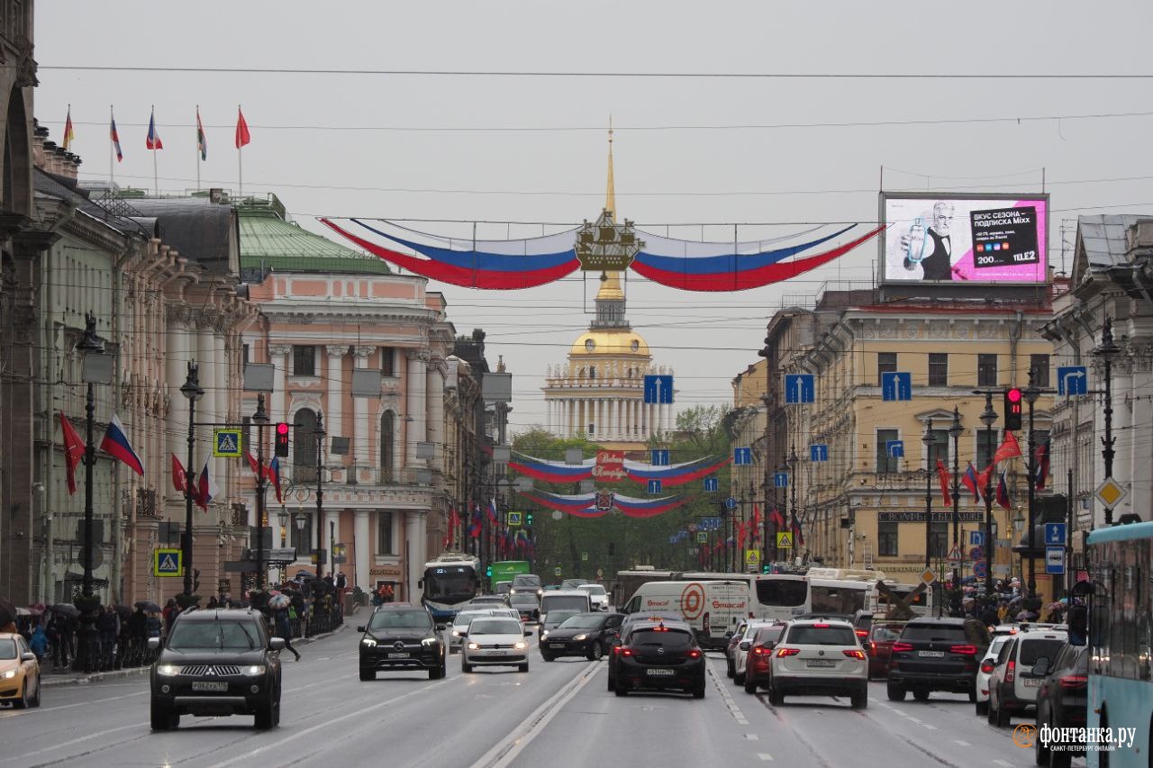 Культура рядом 2024 спб. 319 Лет Санкт Петербургу. Виват Петербург. Фонтанка украшена к 9 мая. Виват Питер картинки.