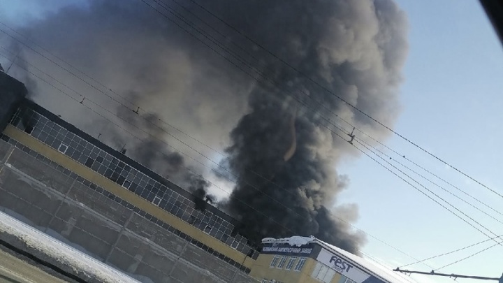 В Челябинске вспыхнул Лакокрасочный завод