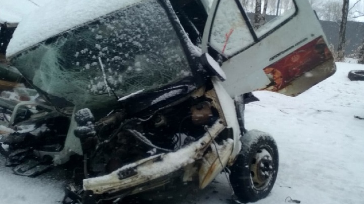 «Пассажир умер на месте»: в Ярославской области на трассе столкнулись внедорожник и «Газель»