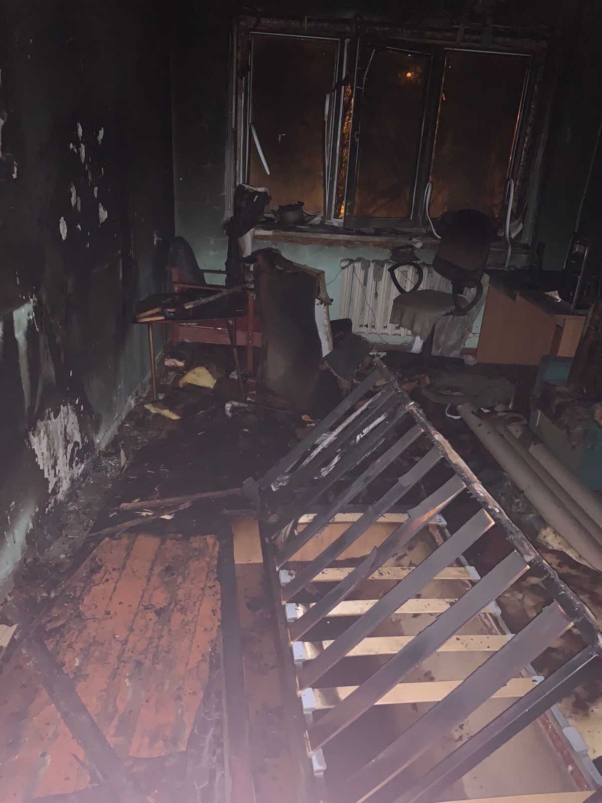 Двое иркутян погибли на пожаре в многоэтажке ночью 3 апреля