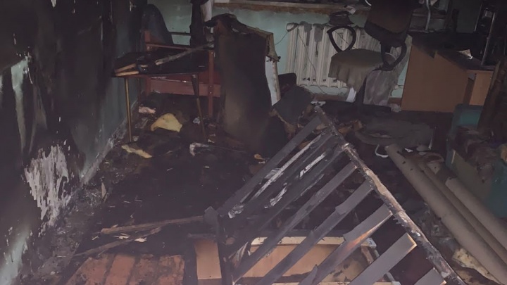 Двое мужчин погибли на пожаре в Иркутске 3 апреля, вероятная причина трагедии — курение в квартире