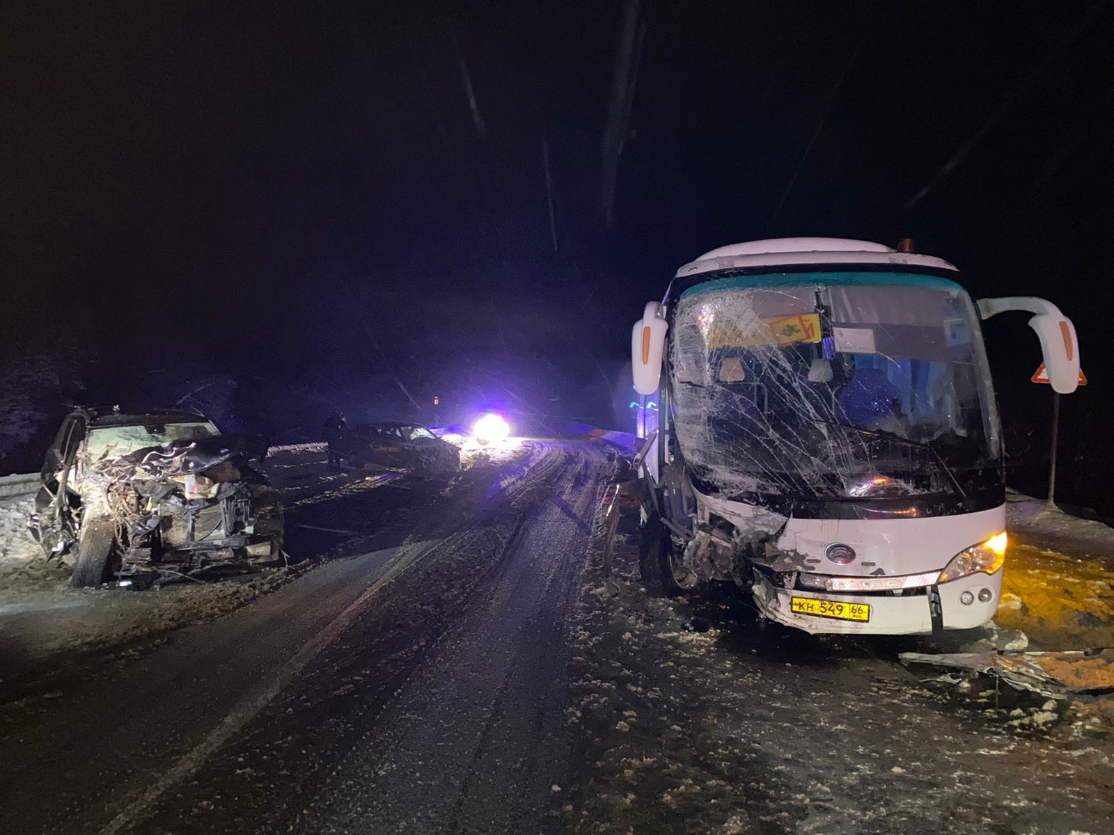 На Пермском тракте автобус с 25 детьми попал в серьезное ДТП