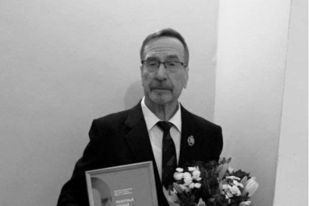 Артист участвовал во всех оперных спектаклях Артист участвовал во всех оперных спектаклях
