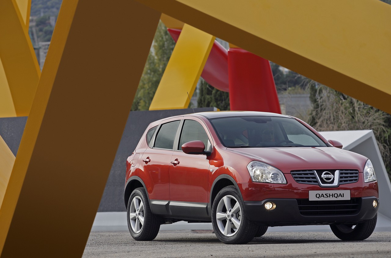 Первый Qashqai был настолько успешен, что из-за него Nissan изменил подходы на европейском рынке, перейдя на выпуск машин с нестандартным сочетанием качеств, вроде Nissan Note Первый Qashqai был настолько успешен, что из-за него Nissan изменил подходы на европейском рынке, перейдя на выпуск машин с нестандартным сочетанием качеств, вроде Nissan Note