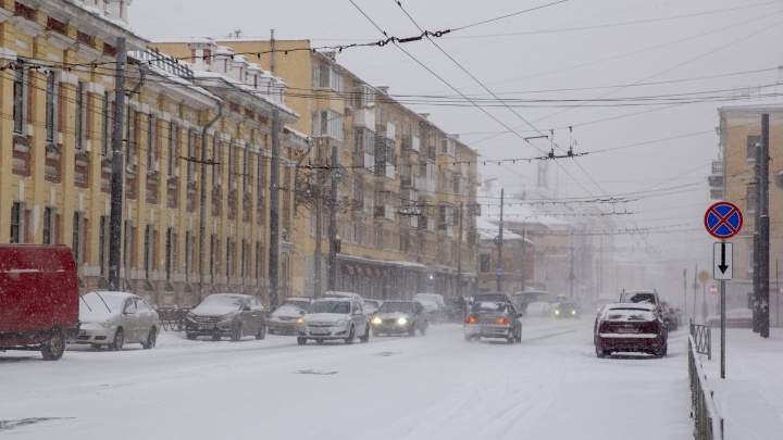 «Мешают трафик и запаркованность»: в мэрии Ярославля рассказали, когда выйдут чистить город от снега