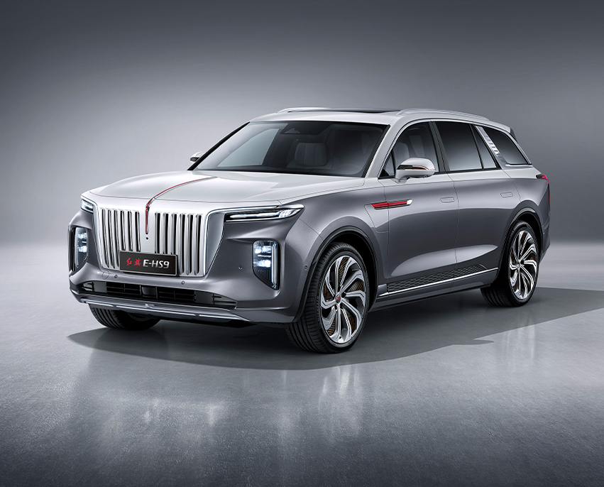 Hongqi E-HS9 — флагманский электрокроссовер китайской марки, ранее доступной только политическим элитам КНР. Длина превышает 5,2 метра, суммарная мощность электромоторов в топовой версии — 551 л. с. Hongqi E-HS9 — флагманский электрокроссовер китайской марки, ранее доступной только политическим элитам КНР. Длина превышает 5,2 метра, суммарная мощность электромоторов в топовой версии — 551 л. с.