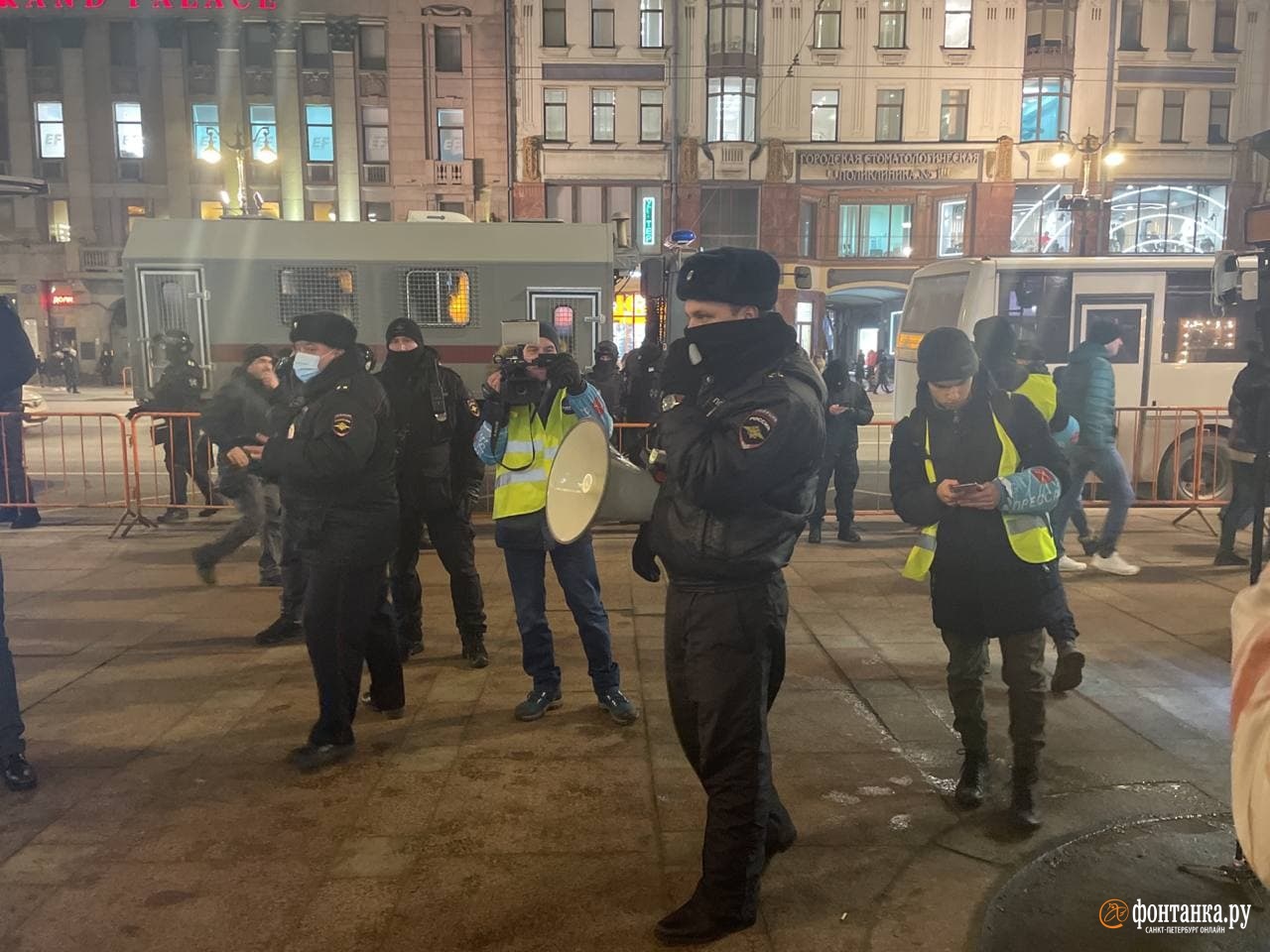 Фонтанка ру 24 часа. Митинг в СПБ. Антивоенные акции СПБ.