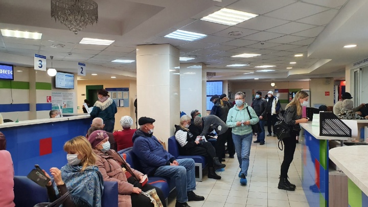«Мы-то хоть приезжаем»: фельдшер скорой помощи в Ярославле пожаловался на работу поликлиник