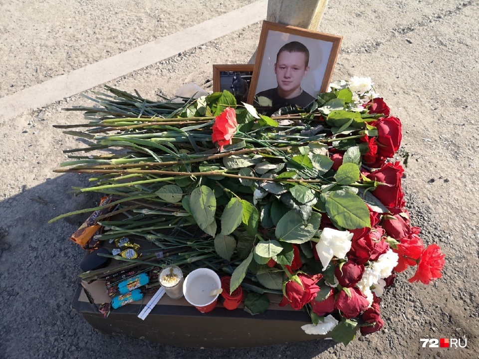 О погибших в толпе говорят только хорошее. Их описывают как добрых и отзывчивых парней О погибших в толпе говорят только хорошее. Их описывают как добрых и отзывчивых парней