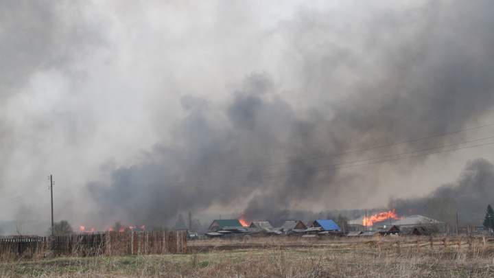 Причиной пожара в Половино-Черемхово стал верховой пожар — депутат ЗС от Тайшетского района