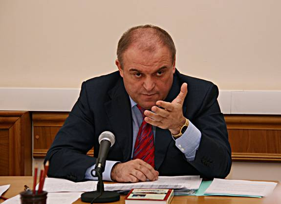 Мухтар Меджидов, экс-глава правительства Дагестана, фигурирует в деле о хищениях в рамках оборонного заказа в республике