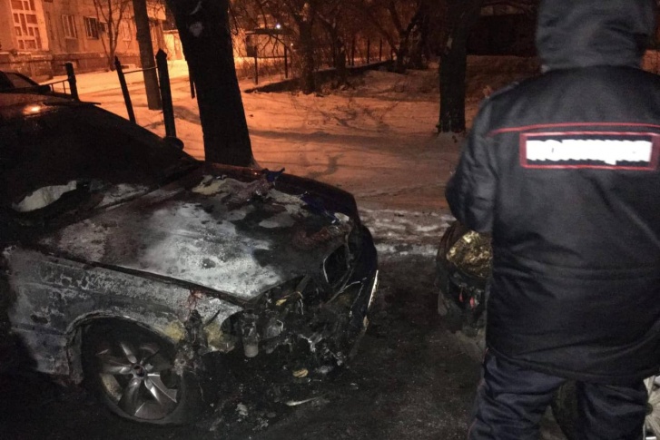Машина сгорела поздно вечером 19 декабря Машина сгорела поздно вечером 19 декабря