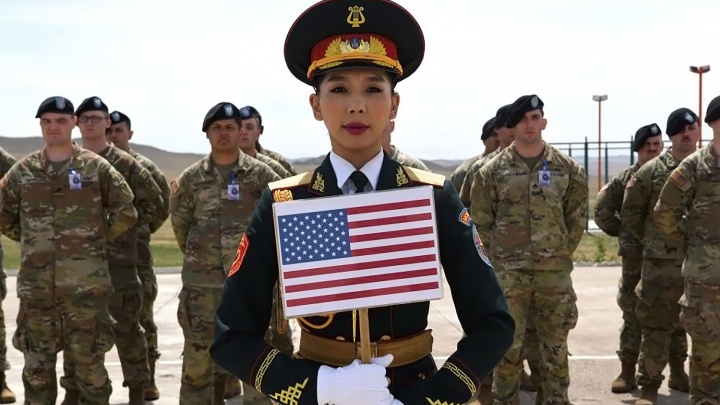 Индейцы, арктические ангелы и головорезы-десантники. Обзор фото с учений США в Монголии, где они готовились к борьбе за мир во всём мире