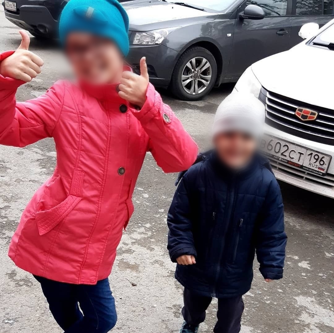 Катины дети сейчас в ребцентре. Никто из родных забирать их оттуда не собирается. Похоже, они были нужны только маме