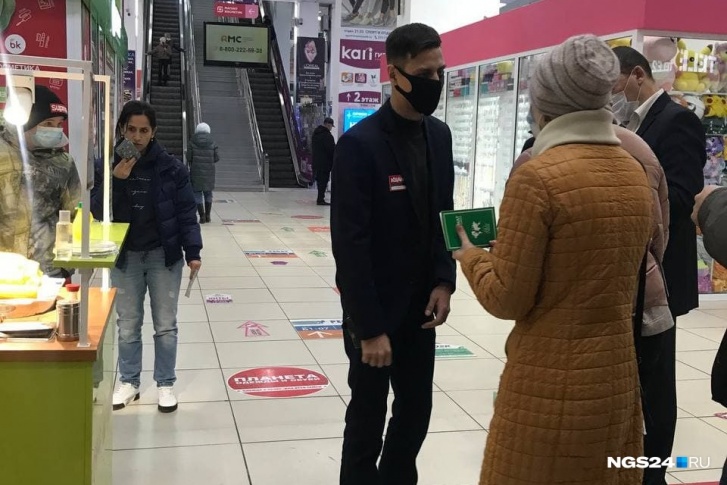 Для посещения нужен QR-код или бумажный сертификат и паспорт Для посещения нужен QR-код или бумажный сертификат и паспорт