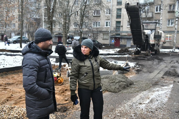 Подрядчик известен и в Ярославле — ремонтировал дворы в Дзержинском районе в 2021 году Подрядчик известен и в Ярославле — ремонтировал дворы в Дзержинском районе в 2021 году