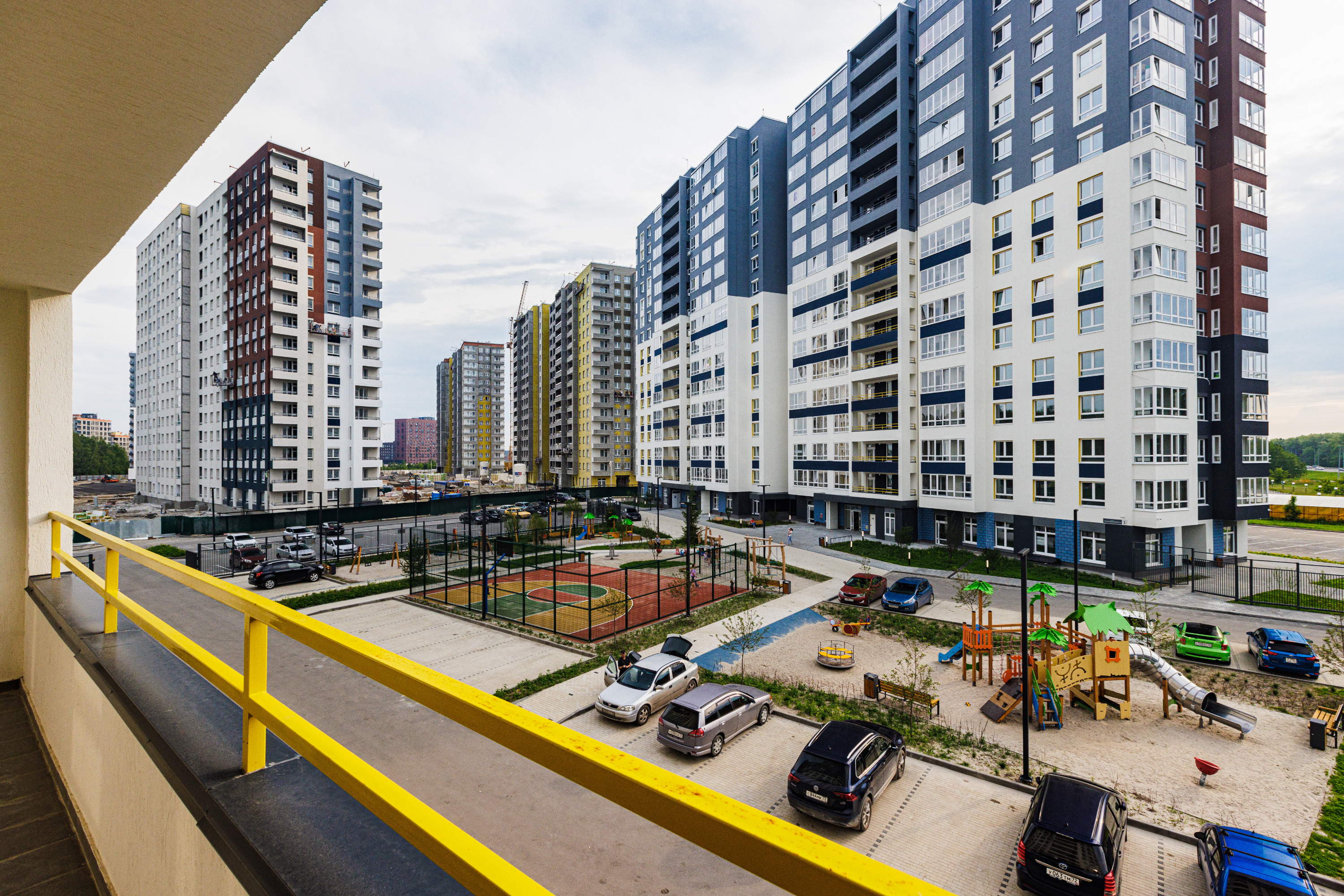 Цена двухкомнатных квартир в этом проекте начинается от 4,95 миллиона рублей